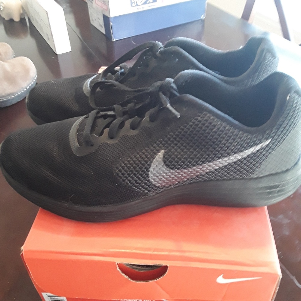 Nike Revolution 3